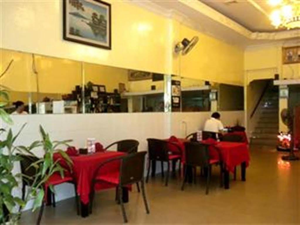 Golden Boat Guesthouse Phnom Penh Ngoại thất bức ảnh