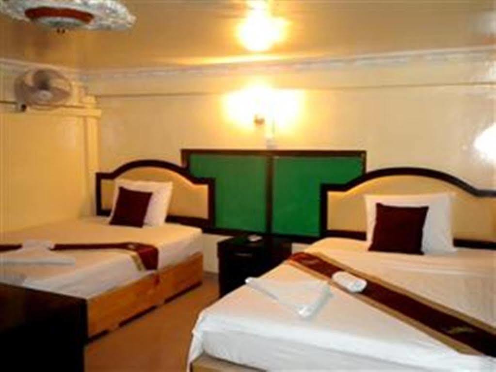 Golden Boat Guesthouse Phnom Penh Ngoại thất bức ảnh