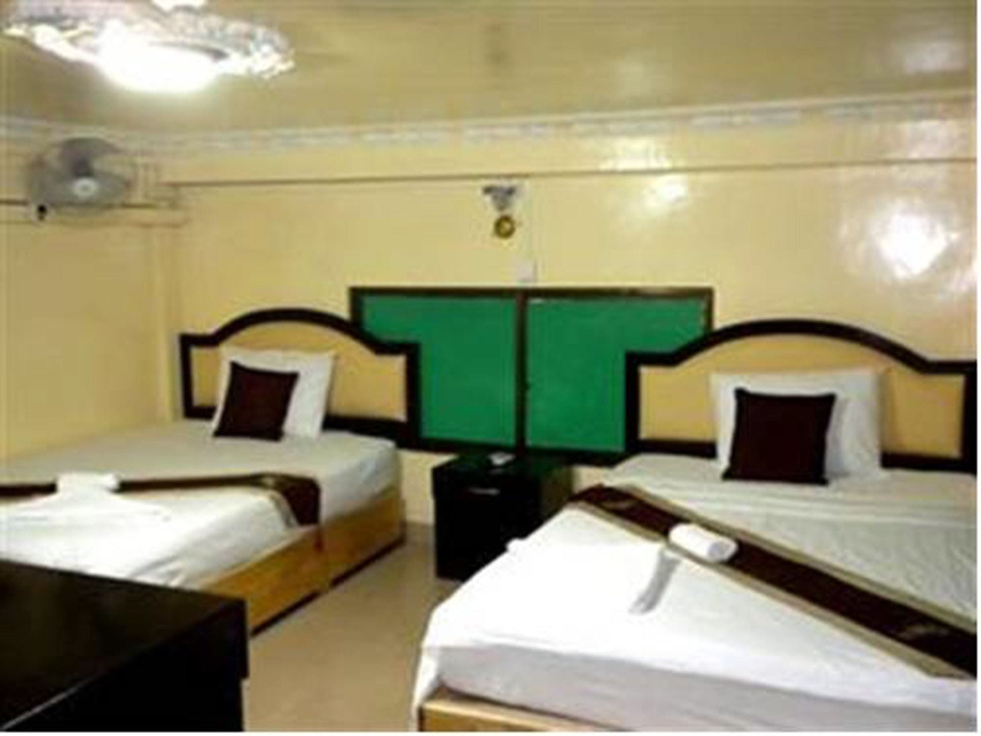 Golden Boat Guesthouse Phnom Penh Ngoại thất bức ảnh